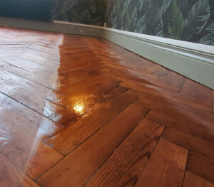 Essai du vitrificateur parquet delta